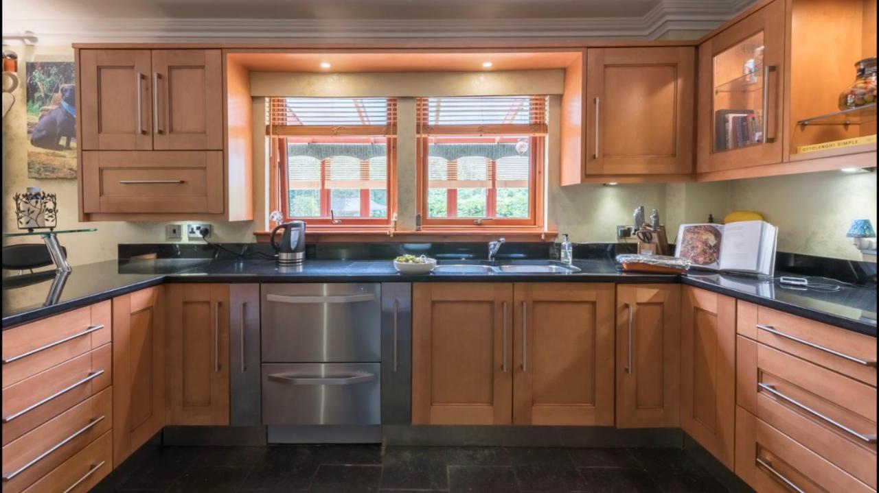 Tranquil Accommodation In A Great Location. Ланарк Екстериор снимка